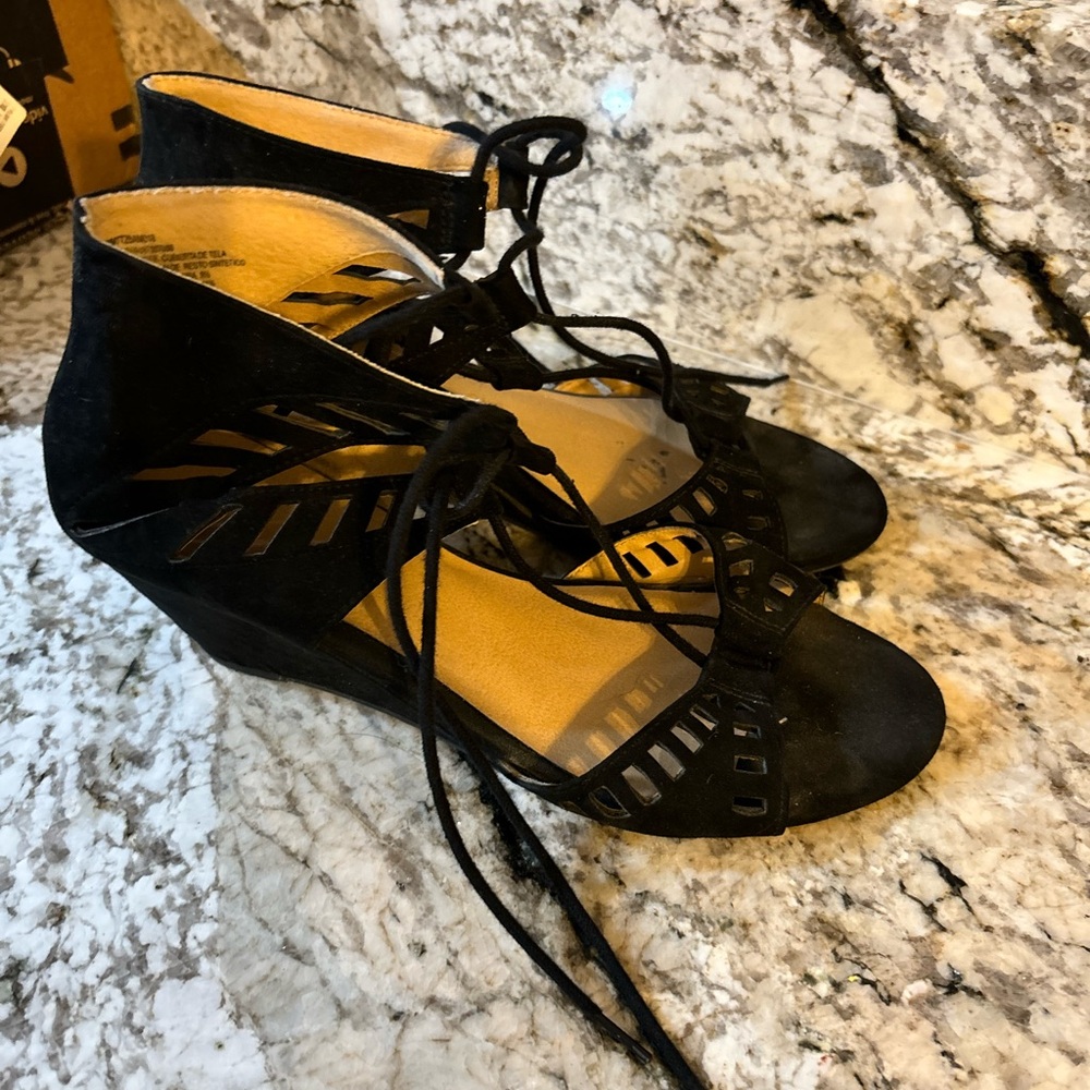 Women’s short wedge sandals, 9.5